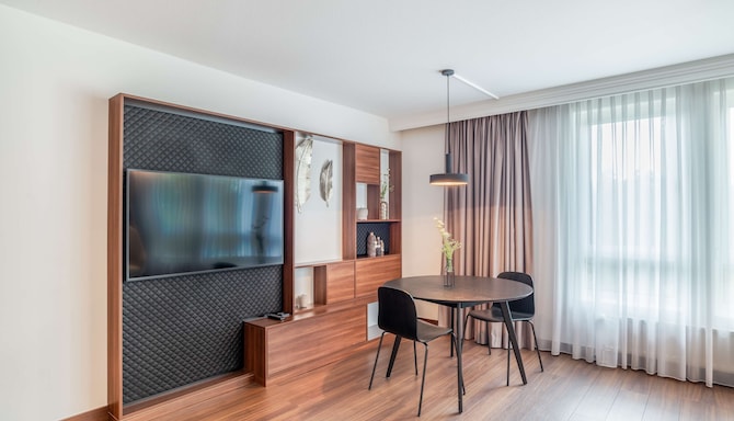 Radisson Blu Hotel, Karlsruhe - One Bedroom Suite living room