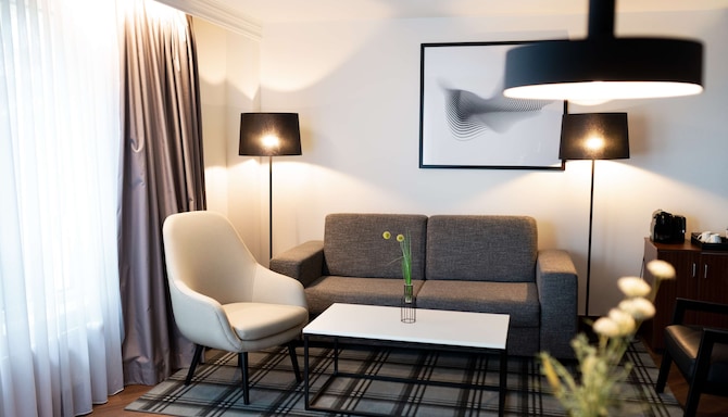 Radisson Blu Hotel, Karlsruhe - One Bedroom Suite living room