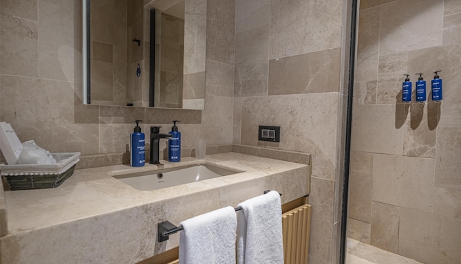 Radisson Blu Hotel, Kas - Гостевая комната с ванной