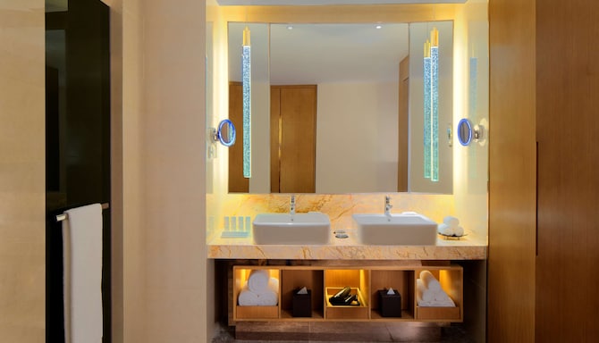 Radisson Blu Hotel, Kashgar - Guest room bathroom