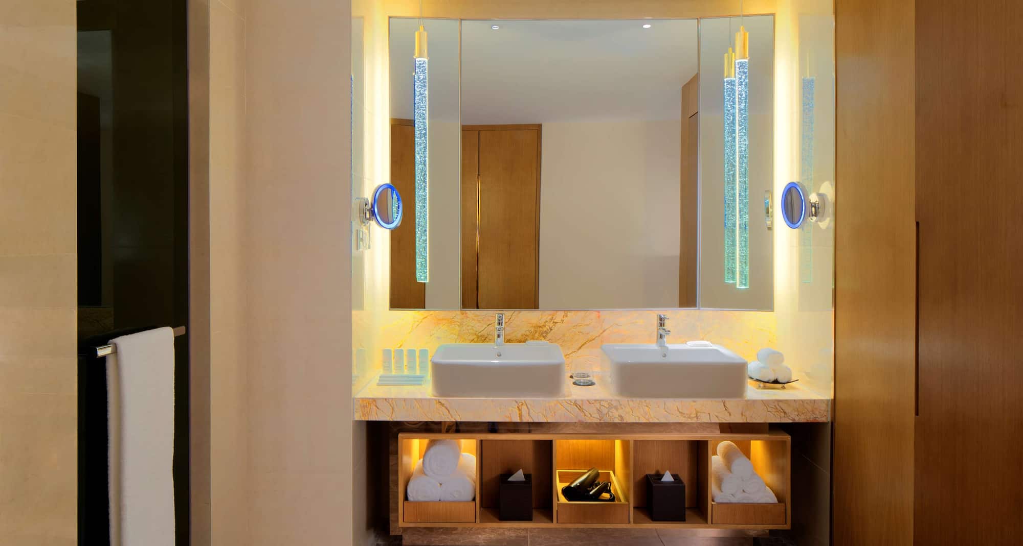 Radisson Blu Hotel, Kashgar - Guest room bathroom