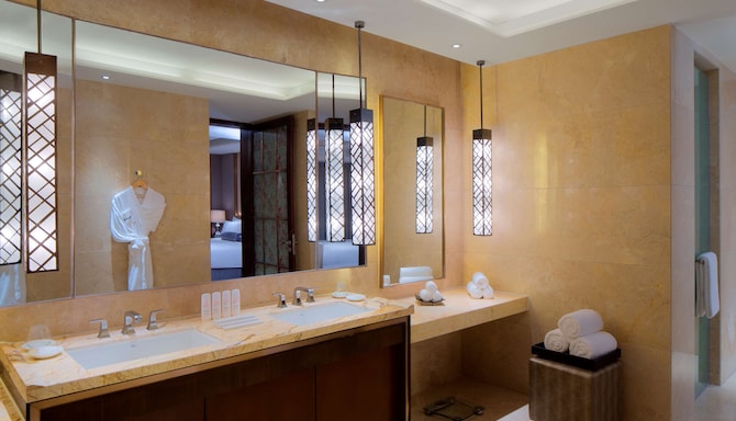 Radisson Blu Hotel, Kashgar - Presidential Suite Bathroom