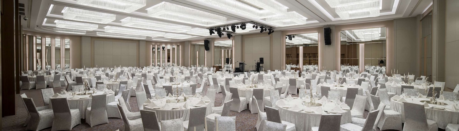 فندق راديسون بلو، قيصري - مأدبة