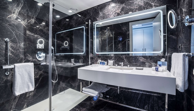 Radisson Blu Hotel, Kayseri - Standard Room bathroom