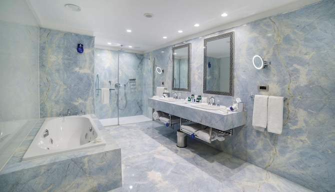 Radisson Blu Hotel, Kayseri - Presidential Suite - Bathroom