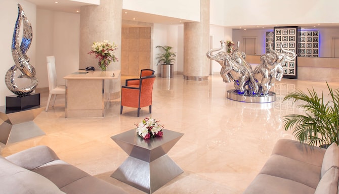 Radisson Blu Hotel, Kochi - Lobby