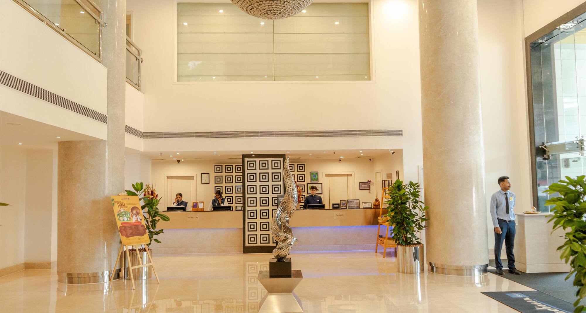 Radisson Blu Hotel, Kochi - Hotel Lobby