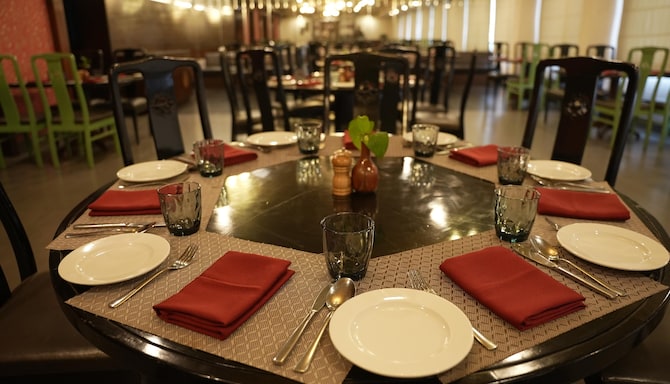 Radisson Blu Hotel, Kochi - Zhima Restaurant Table