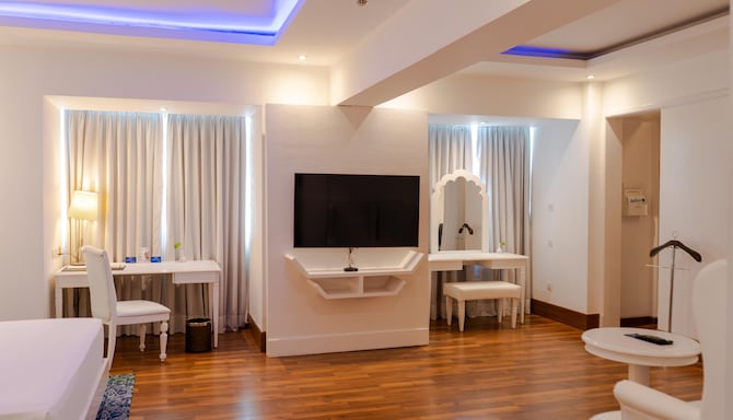 Radisson Blu Hotel, Kochi - Executive Suite Bedroom