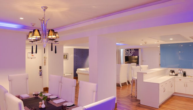 Radisson Blu Hotel, Kochi - Presidential Suite Room