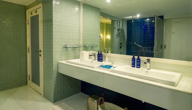 Radisson Blu Hotel, Kochi - Suite Bath