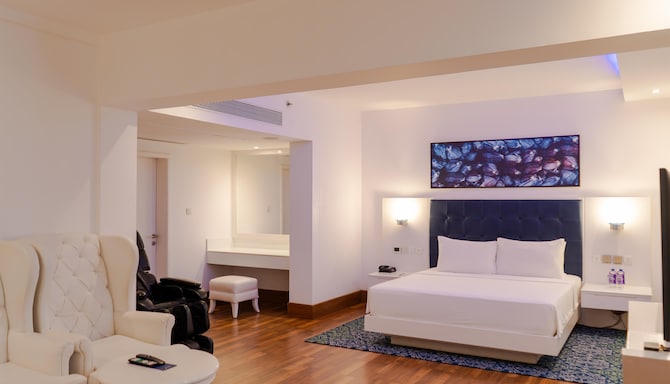 Radisson Blu Hotel, Kochi - Executive Suite Bedroom