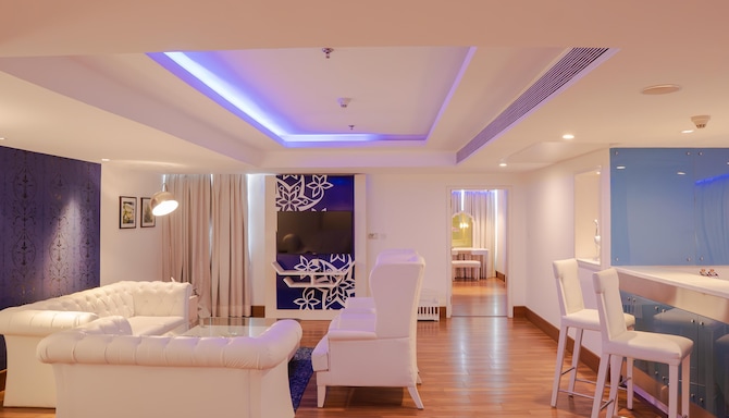 Radisson Blu Hotel, Kochi - Presidential Suite Living Room