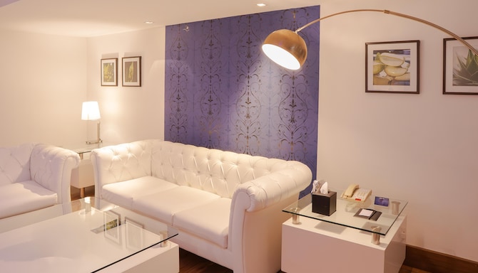 Radisson Blu Hotel, Kochi - Presidential Suite Living Area