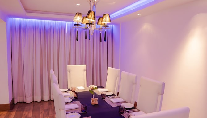 Radisson Blu Hotel, Kochi - Presidential Suite Dining Area