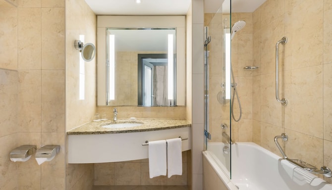 Radisson Blu Hotel, Krakow - Bathroom