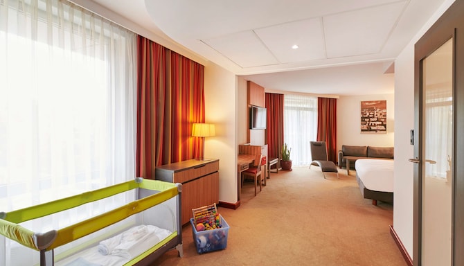 Radisson Blu Hotel, Krakow - Junior suite with baby cot