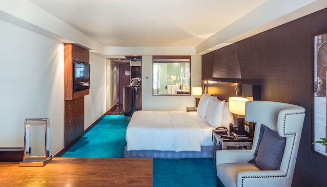 Radisson Blu Hotel, Kuwait - Executive Room with lounge access