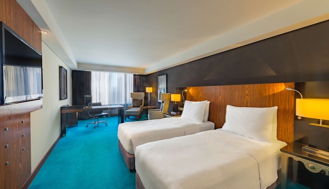Radisson Blu Hotel, Kuwait - Executive Room with lounge access