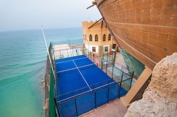 فندق راديسون بلو، الكويت، ملعب تنس بادل في مركز اللياقة البدنية