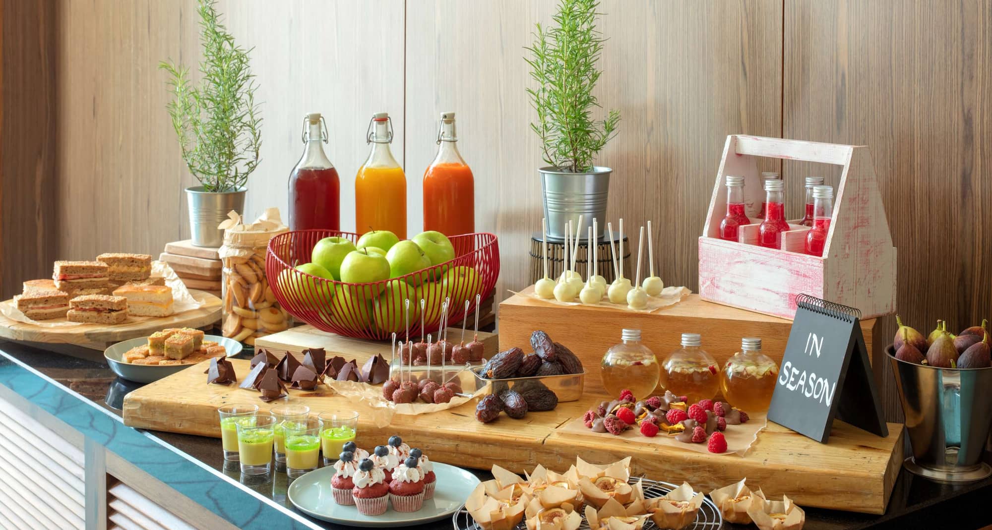 Radisson Blu Hotel, Kuwait - Meeting room