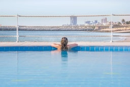 فندق راديسون بلو، الكويت، حمام سباحة Azur