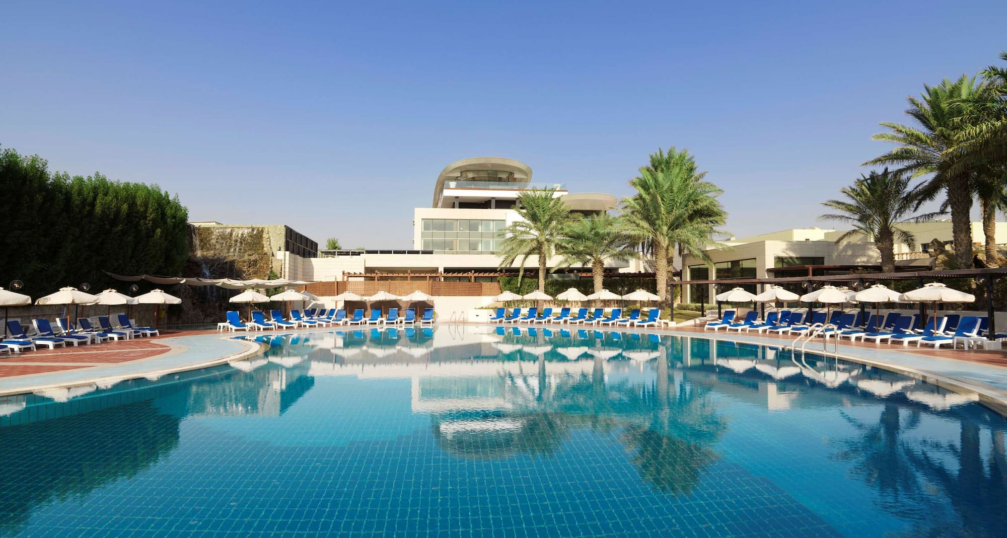 Radisson Blu Hotel, Kuwait - Pool Area
