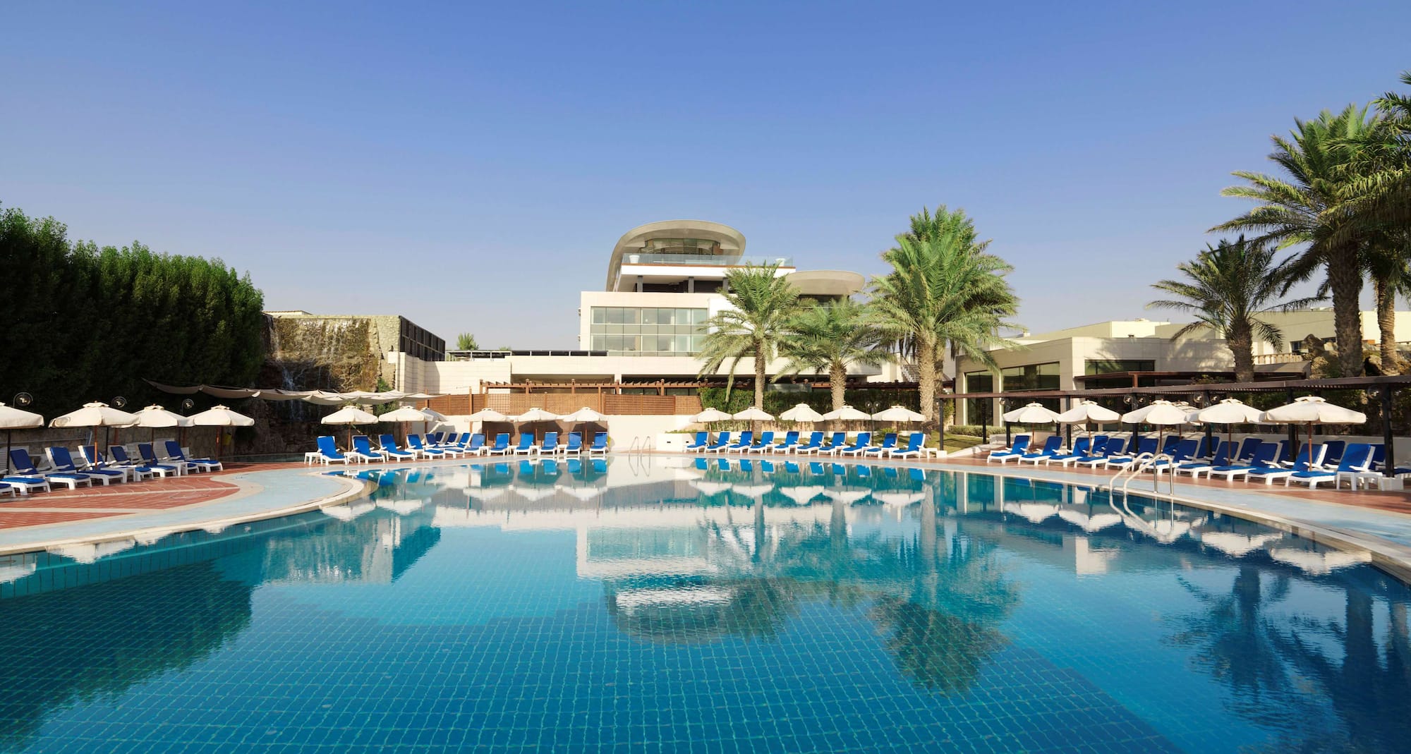 Radisson Blu Hotel, Kuwait - Vue de la piscine