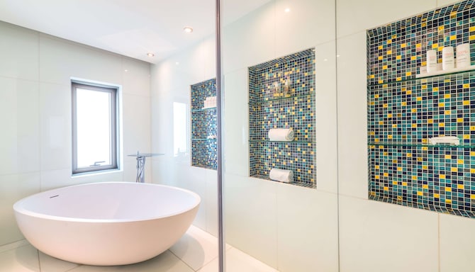Radisson Blu Hotel, Kuwait - Presidential Suite bathroom