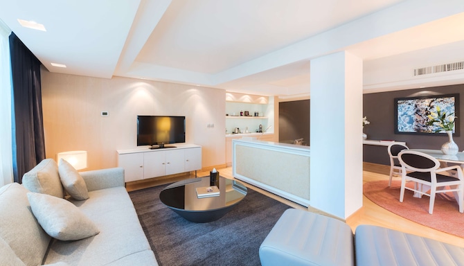 Radisson Blu Hotel, Kuwait - Suite with lounge access