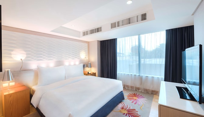 Radisson Blu Hotel, Kuwait - Suite with lounge access
