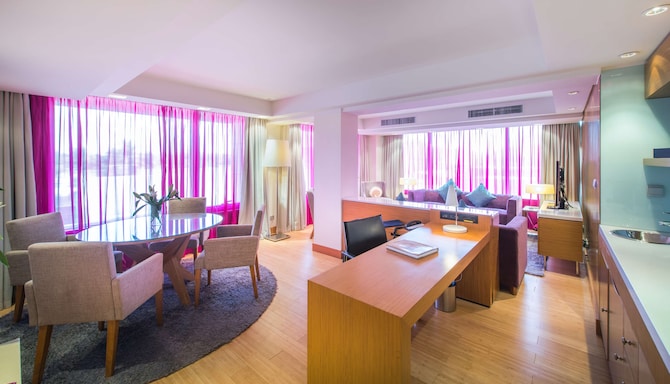Radisson Blu Hotel, Kuwait - Two Bedroom Suite with lounge access