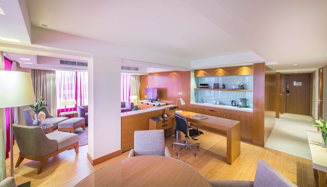Radisson Blu Hotel, Kuwait - Two Bedroom Suite with lounge access