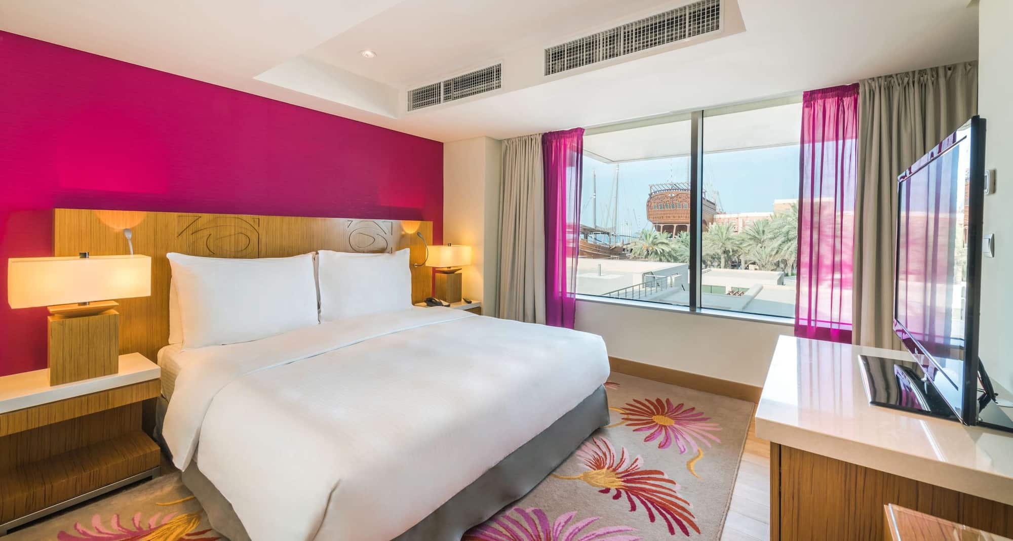 Radisson Blu Hotel, Kuwait - Suite with lounge access and sea view