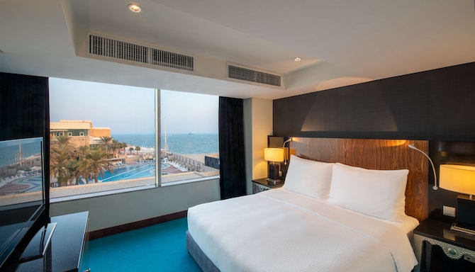 Radisson Blu Hotel, Kuwait - Suite with lounge access & sea view