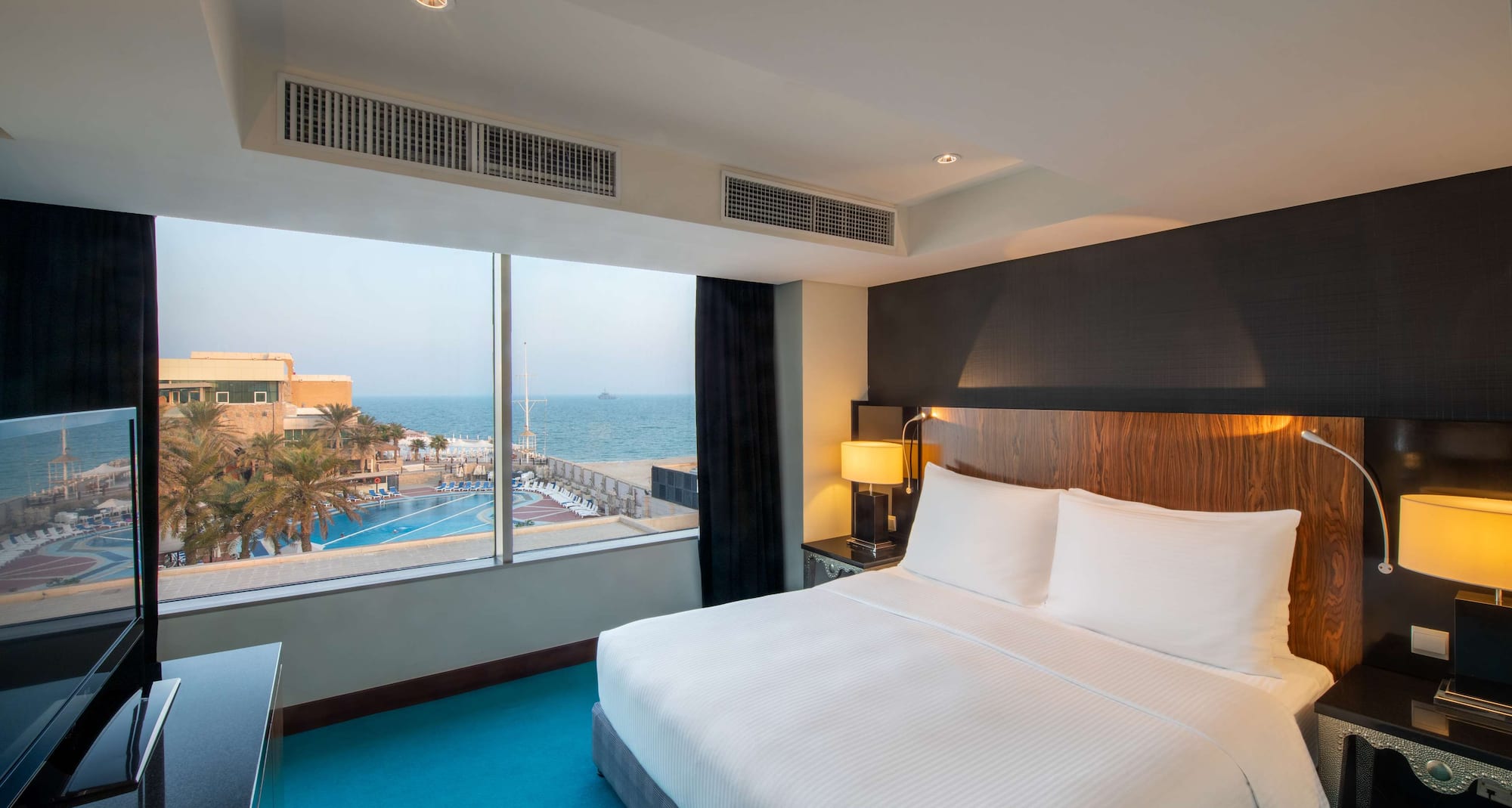 Radisson Blu Hotel, Kuwait - Suite with lounge access & sea view