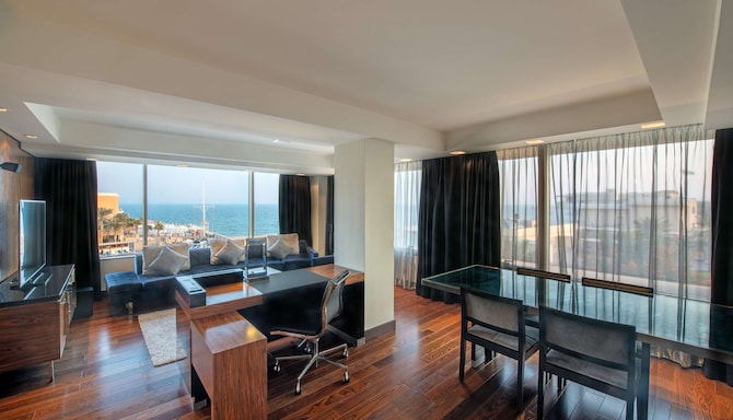 Radisson Blu Hotel, Kuwait - Suite with lounge access & sea view
