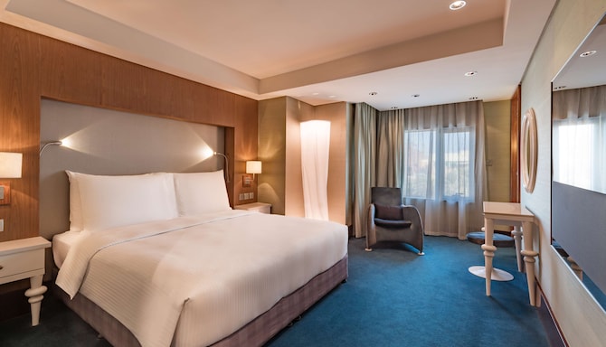 Radisson Blu Hotel, Kuwait - Presidential Suite with lounge access & sea view