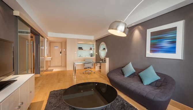 Radisson Blu Hotel, Kuwait - Junior Suite