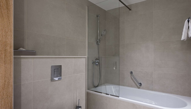 Radisson Blu Hotel, Kyiv City Centre - Bad im Gästezimmer