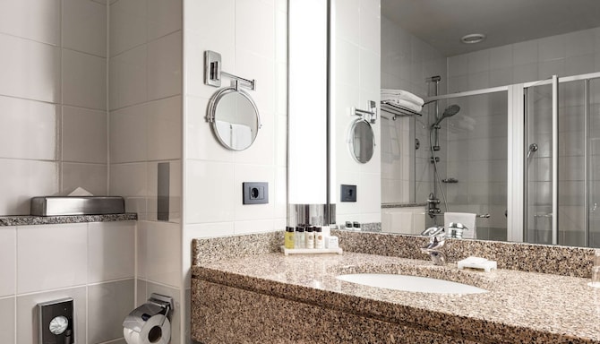 Radisson Blu Hotel, Kyiv City Centre - Bad im Gästezimmer