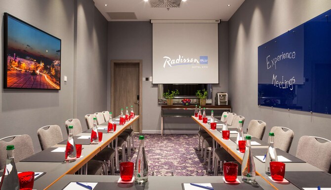 Radisson Blu Hotel, Kyiv – Besprechungsraum – U-förmige Bestuhlung