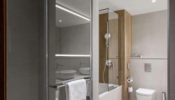 Radisson Blu Hotel, Kyiv City Centre - Suite Bad