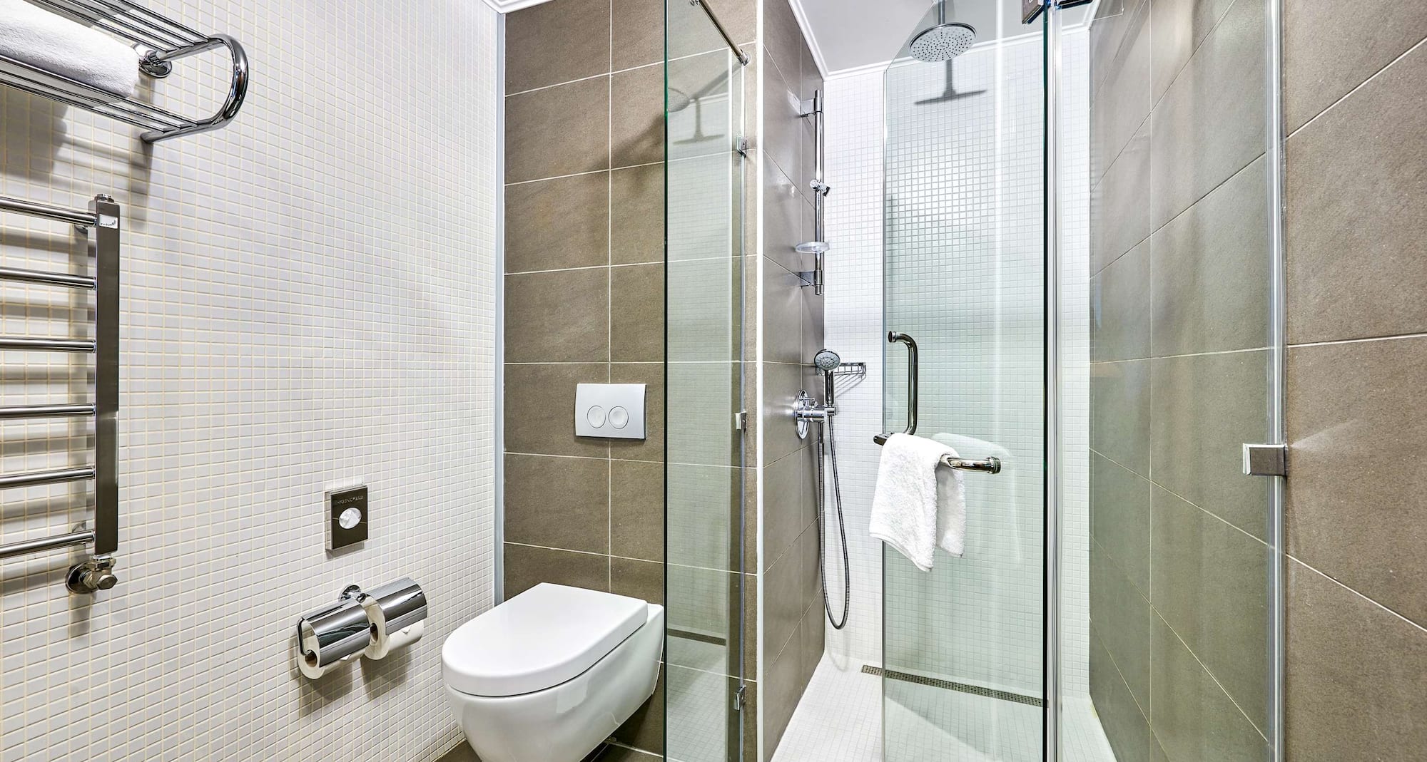 Radisson Blu Hotel, Kyiv Podil City Centre - Well-equipped bathroom