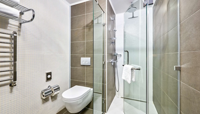 Radisson Blu Hotel, Kyiv Podil City Centre - Well-equipped bathroom