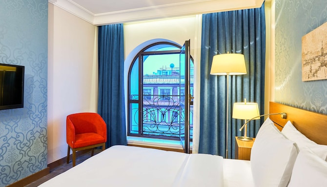 Radisson Blu Hotel, Kyiv Podil City Centre - Junior Suite