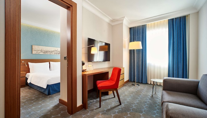 Radisson Blu Hotel, Kyiv Podil City Centre - Junior Suite