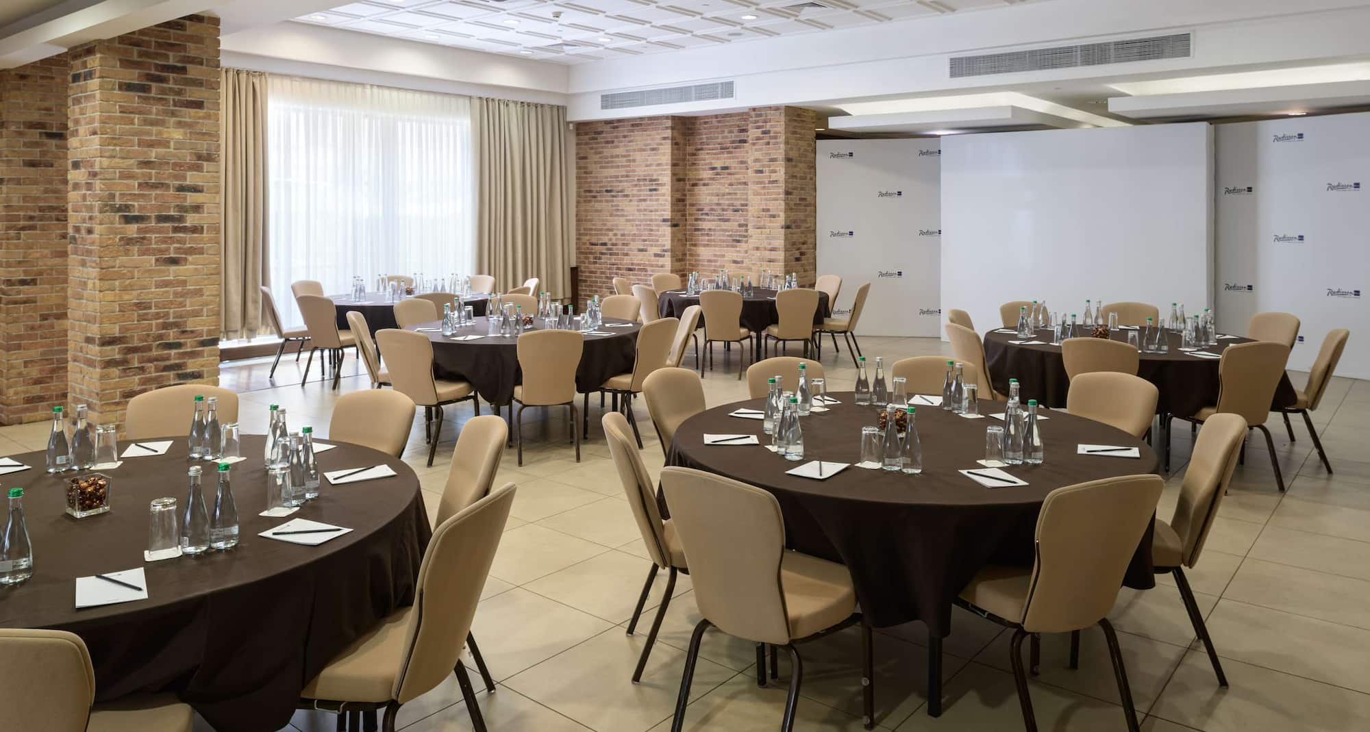 Radisson Blu Hotel, Kyiv Podil City Centre - SK Cabaret