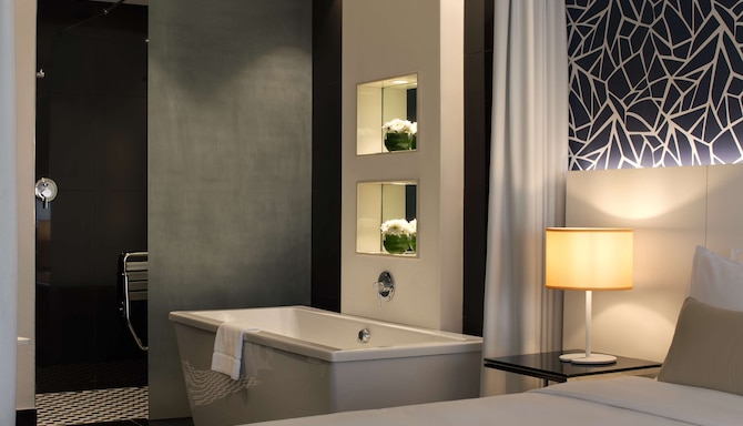 Radisson Blu Hotel, Lagos Ikeja - Guest Room bathtub