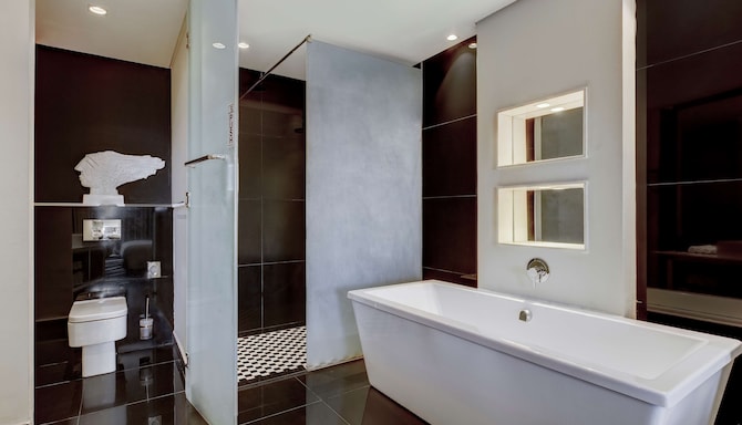 Radisson Blu Hotel, Lagos Ikeja - Guest room bathroom